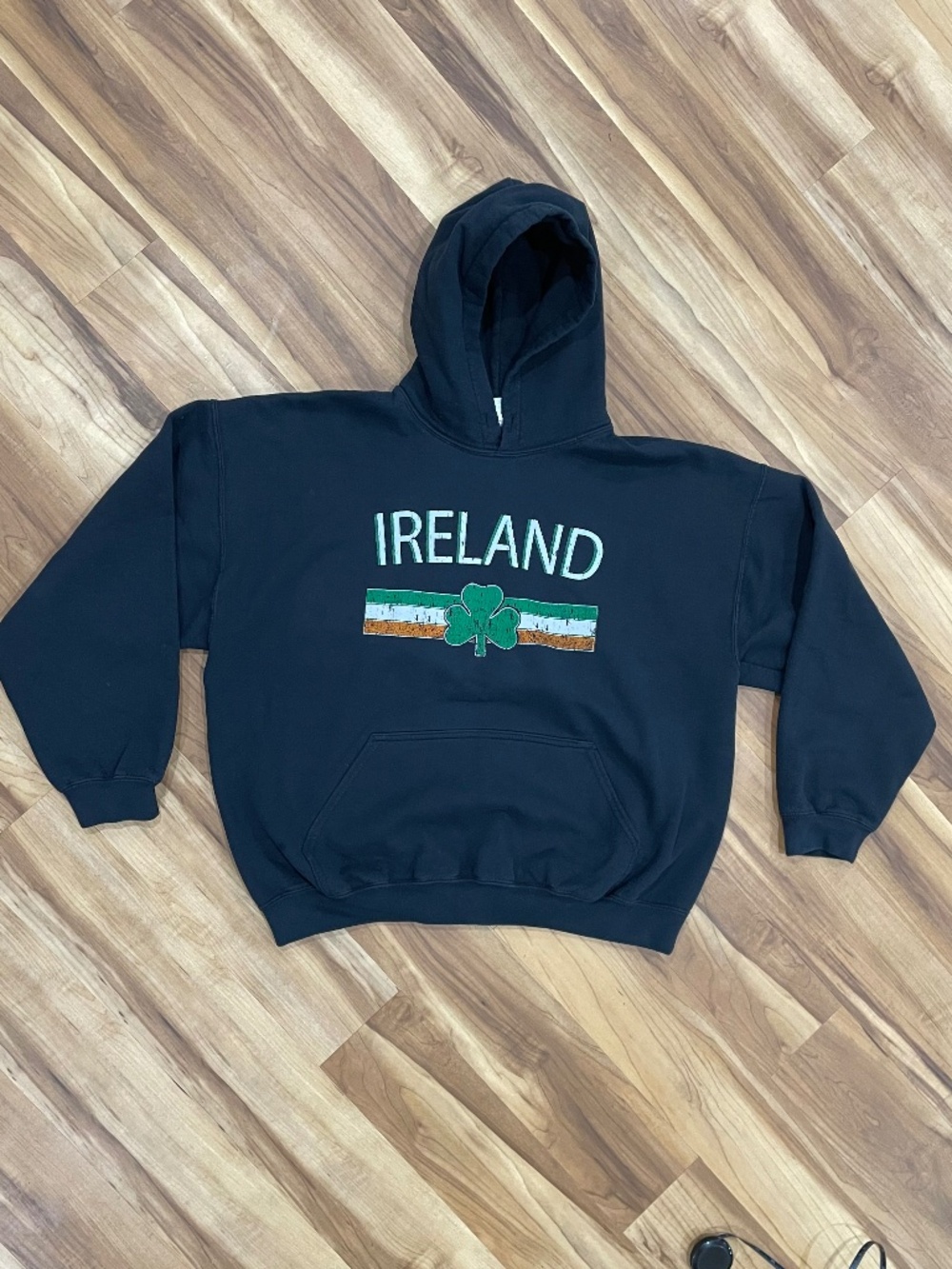 Gildan Heavy Blend Black Ireland Shamrock Distressed Flag Hoodie Size XL